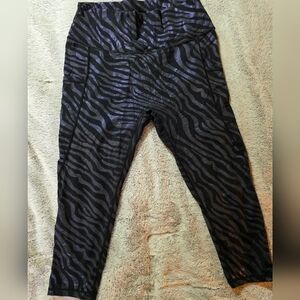 CVG *RETIRED* Zebra Multi Color Shift Capri Length Leggings